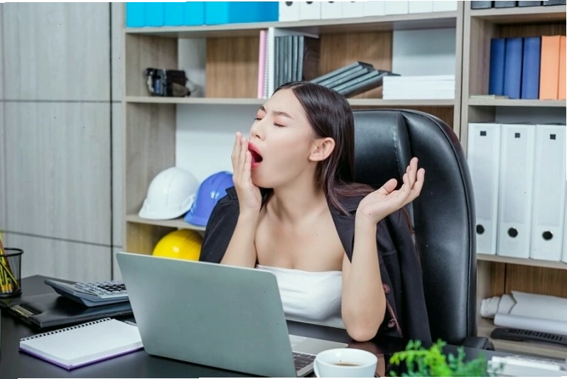 Ngáp nhiều và người mệt mỏi là những dấu hiệu cảnh báo sức khỏe cần lưu ý