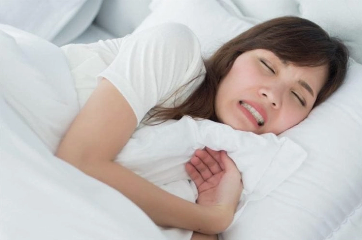 Nghiến răng khi ngủ bị bệnh gì và cách xử lý hiệu quả nhất 2026