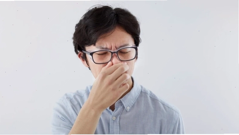 Người bệnh gặp bất tiện khi nói chuyện do tăng tiết nước bọt