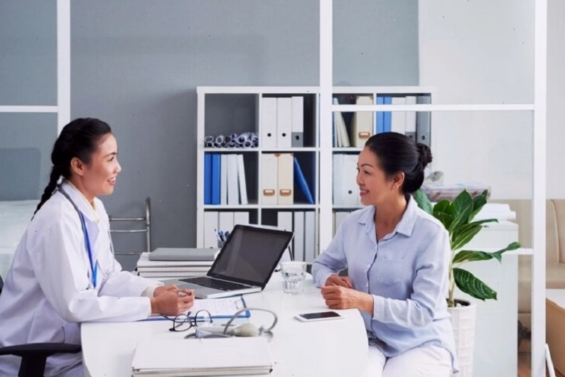 Người bệnh nên hỏi ý kiến bác sĩ chuyên khoa để biết uống tinh bột nghệ với mật ong vào lúc nào phù hợp với mục tiêu điều trị