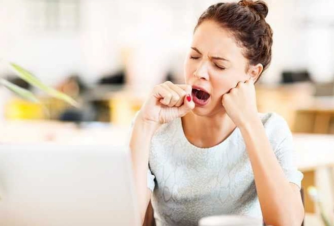 Người hay ngáp là bệnh gì và những dấu hiệu cảnh báo sức khỏe