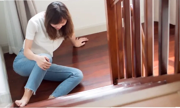 Người phụ nữ bị ngã