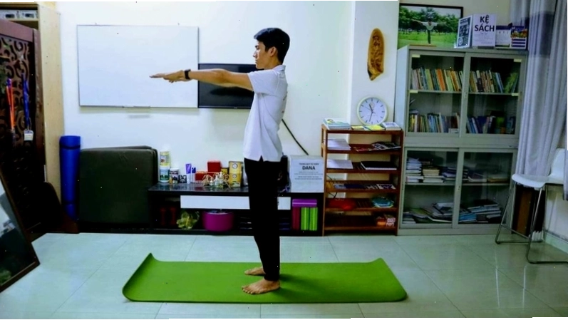 Người tập vẫy tay đúng tư thế