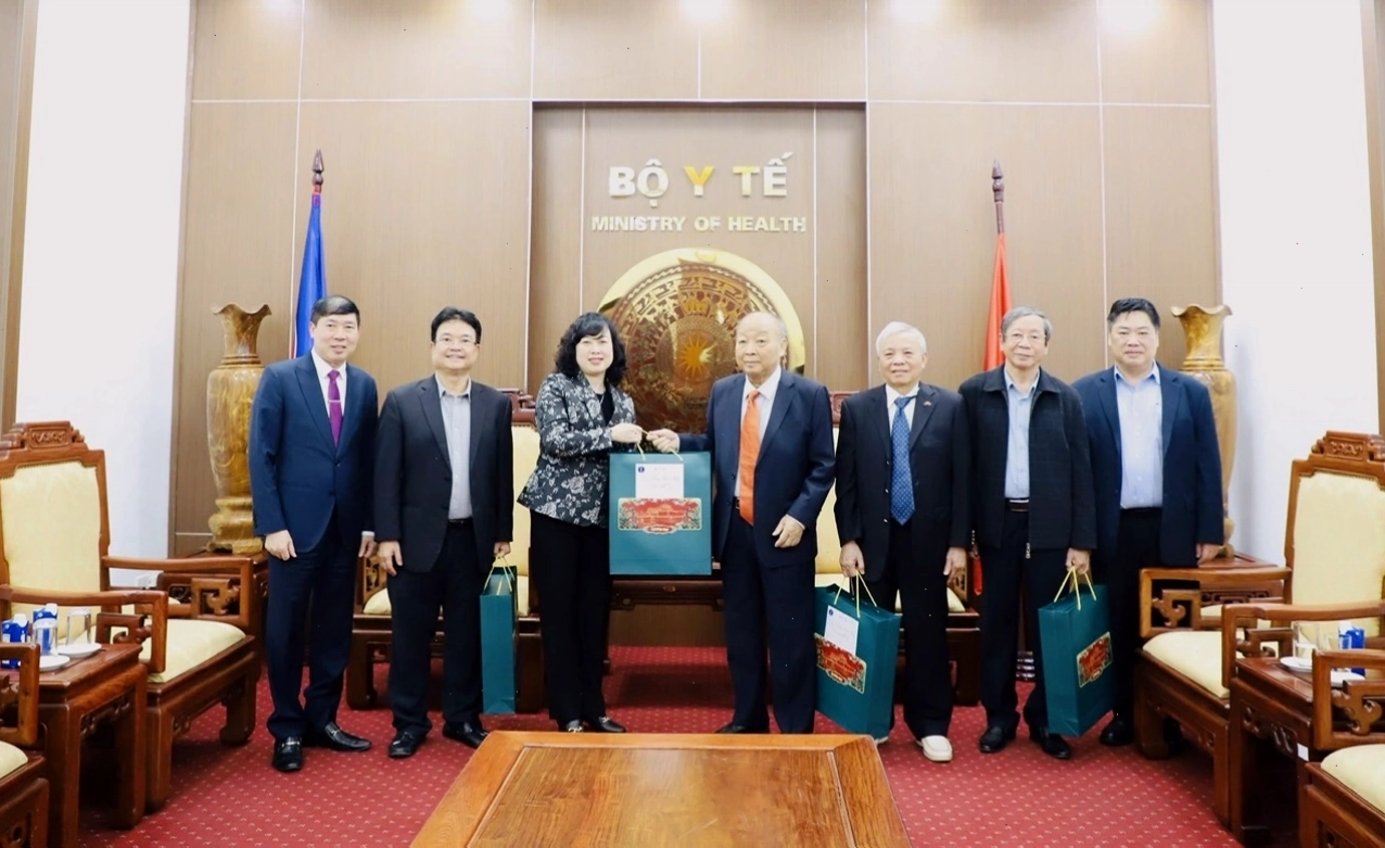 Nguyên Bộ trưởng Nguyễn Quốc Triệu trong công việc