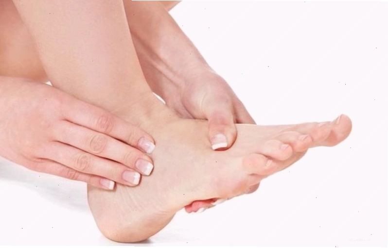 Nguyên nhân bị tê chân có thể do bệnh lý