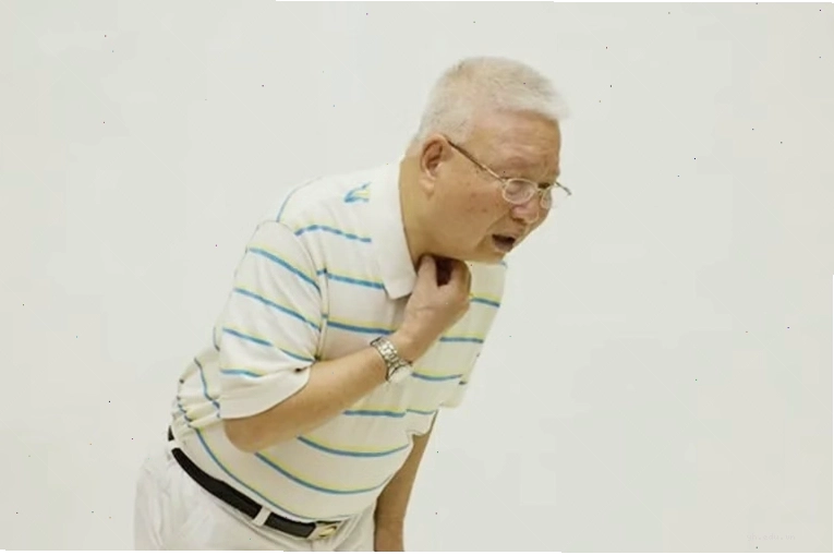 Nguyên nhân người già hay bị nghẹn khi ăn cơm