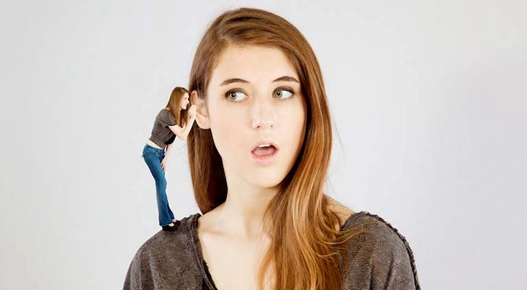 Nói chuyện 1 mình là bệnh gì và khi nào cần thăm khám bác sĩ