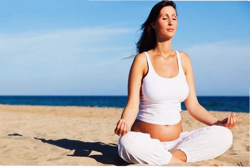 Phụ nữ mang thai và sau sinh có thể gặp rụng tóc do biến động hormone