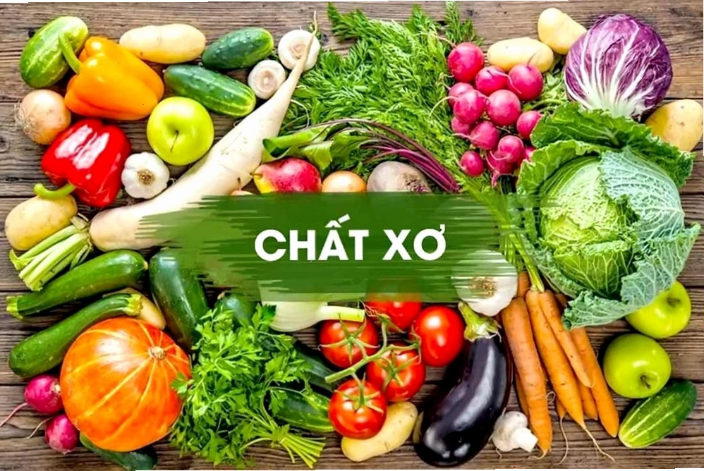 Rau xanh và trái cây tươi hỗ trợ cải thiện tình trạng mụn từ bên trong