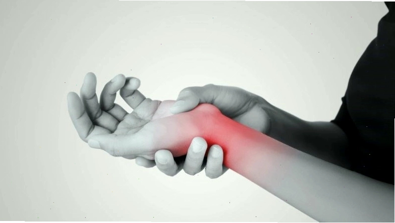 Rối loạn ngôn ngữ kèm theo triệu chứng tê bì tay chân cần đến gặp bác sĩ ngay