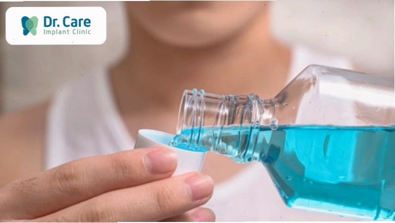 Sử dụng nước súc miệng