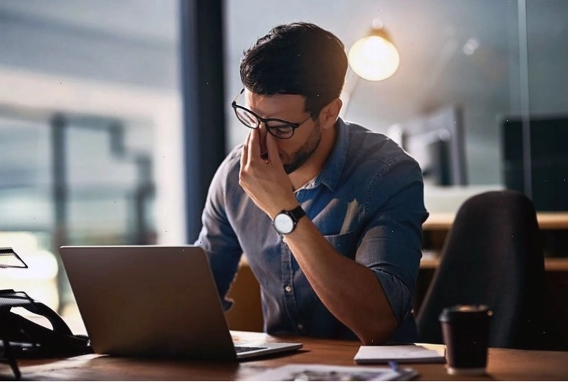 Sử dụng thiết bị điện tử khi bị đau mắt đỏ