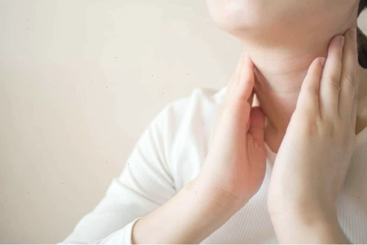 Suy giáp có thể khiến cơ thể cảm thấy lạnh