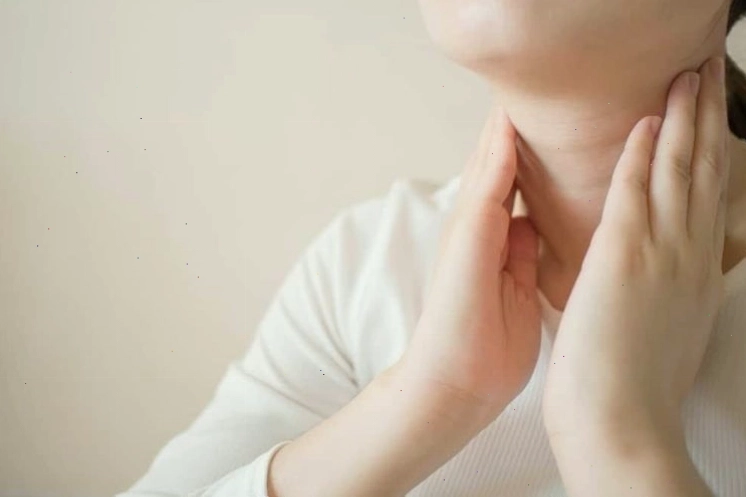 Suy giáp cũng có thể khiến bạn luôn cảm thấy lạnh
