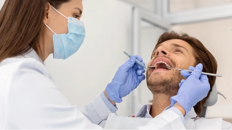 Thăm khám và tiếp nhận điều trị từ bác sĩ
