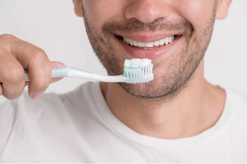 Thói quen vệ sinh răng miệng cũng làm ảnh hưởng đến khả năng tăng tiết nước bọt