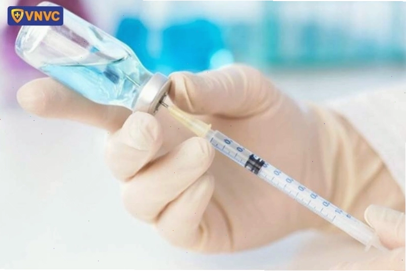 Tiêm ngừa vắc xin là biện pháp phòng bệnh hiệu quả cho người lớn