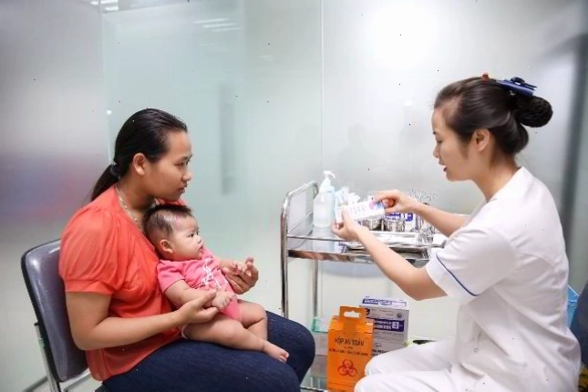 Tiêm vắc xin 5 trong 1 cho bé để phòng bệnh hiệu quả