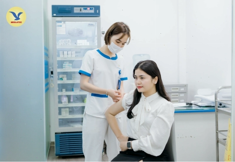 Tiêm vắc xin HPV để phòng ngừa ung thư cổ tử cung