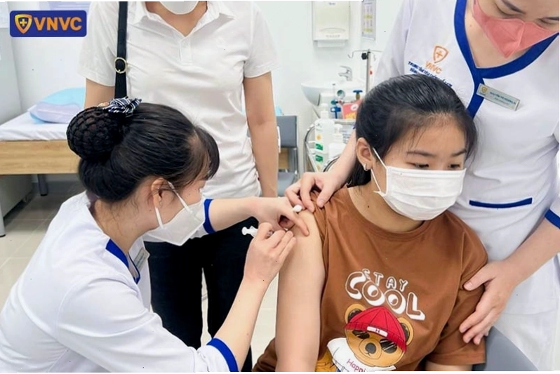 Tiêm vắc xin ngừa bệnh truyền nhiễm