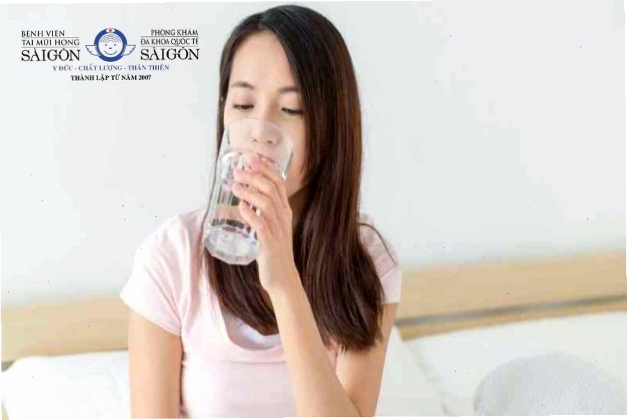 Tình trạng khô cổ họng do thiếu nước cung cấp hàng ngày
