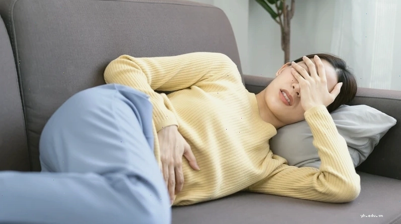 Triệu chứng sôi bụng kéo dài trên hai tuần cần được thăm khám