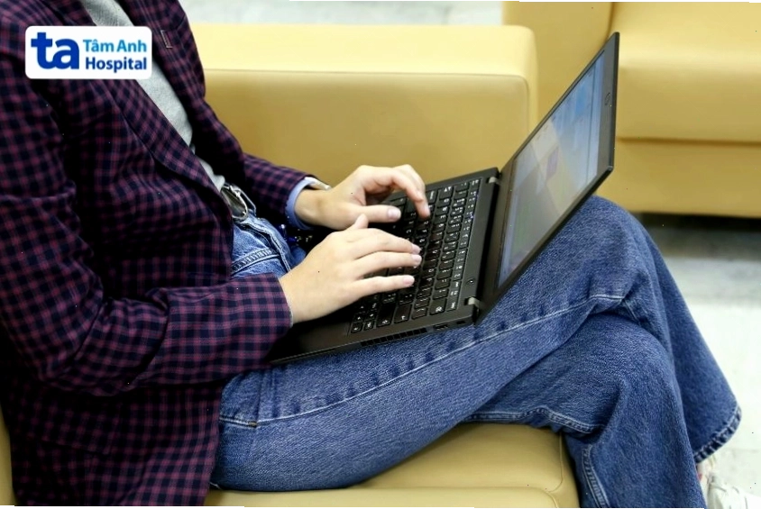 Tư thế ngồi ảnh hưởng đến chân