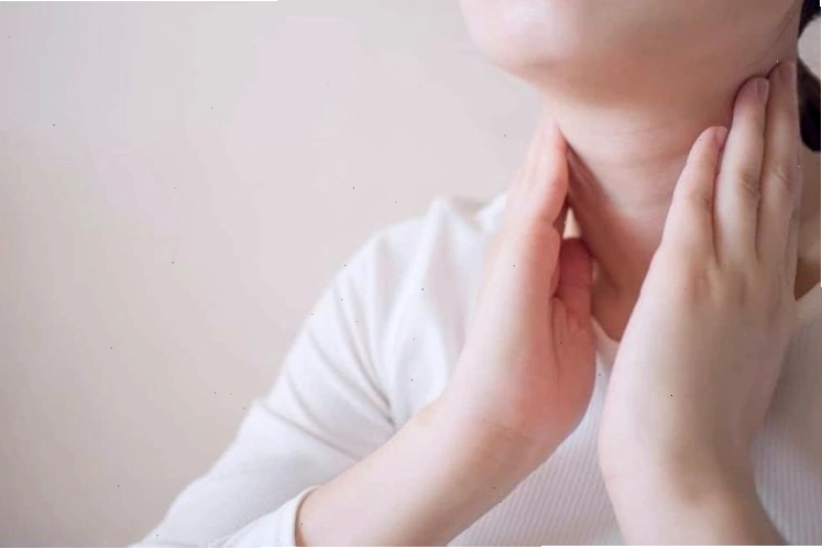 Tuyến giáp suy yếu khiến chuyển hóa cơ bản giảm gây cảm giác lạnh