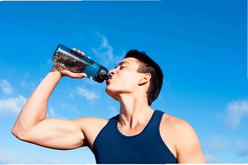 Uống nước đầy đủ giúp cải thiện tiêu hóa