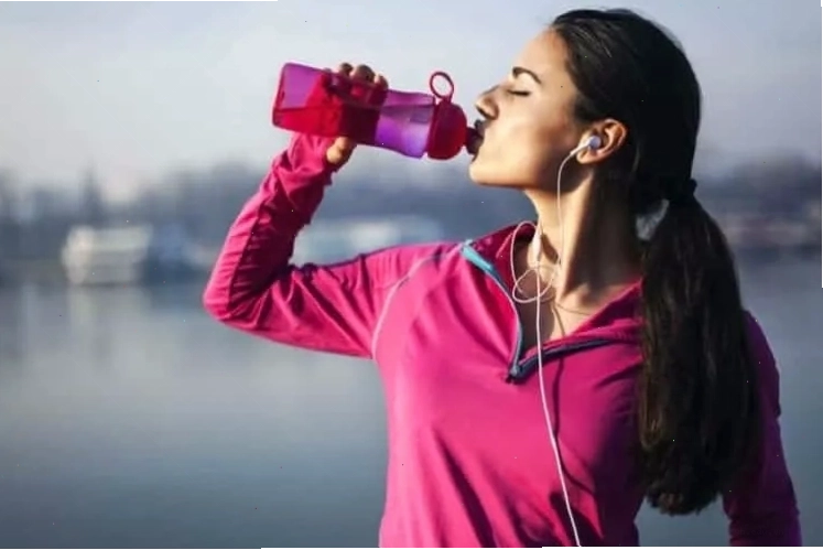 Uống nước đúng cách giúp giảm cảm giác đói