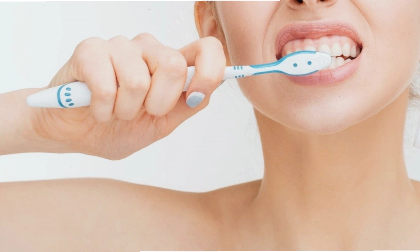 Vệ sinh răng miệng kém cũng là yếu tố góp phần tăng tiết nước bọt