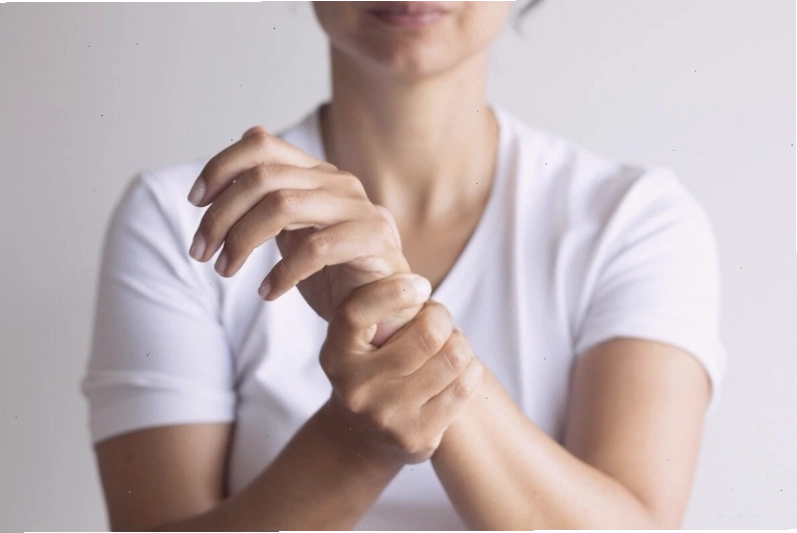 Vị trí huyệt Nội Quan trên cánh tay